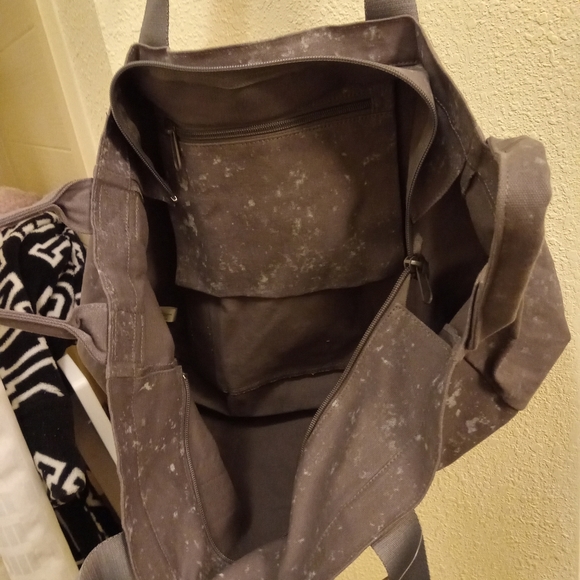 NWT PINK duffel bag - Picture 5 of 9